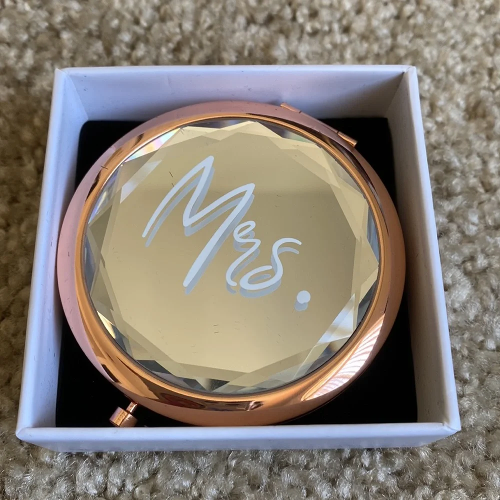 Compact Mirror - Picture 3 of 6